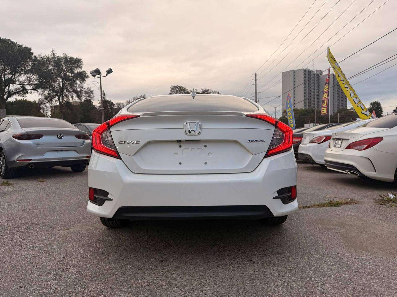 2018 Honda Civic Touring CVT Photo4