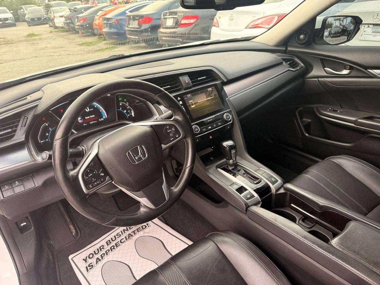 2018 Honda Civic Touring CVT Photo