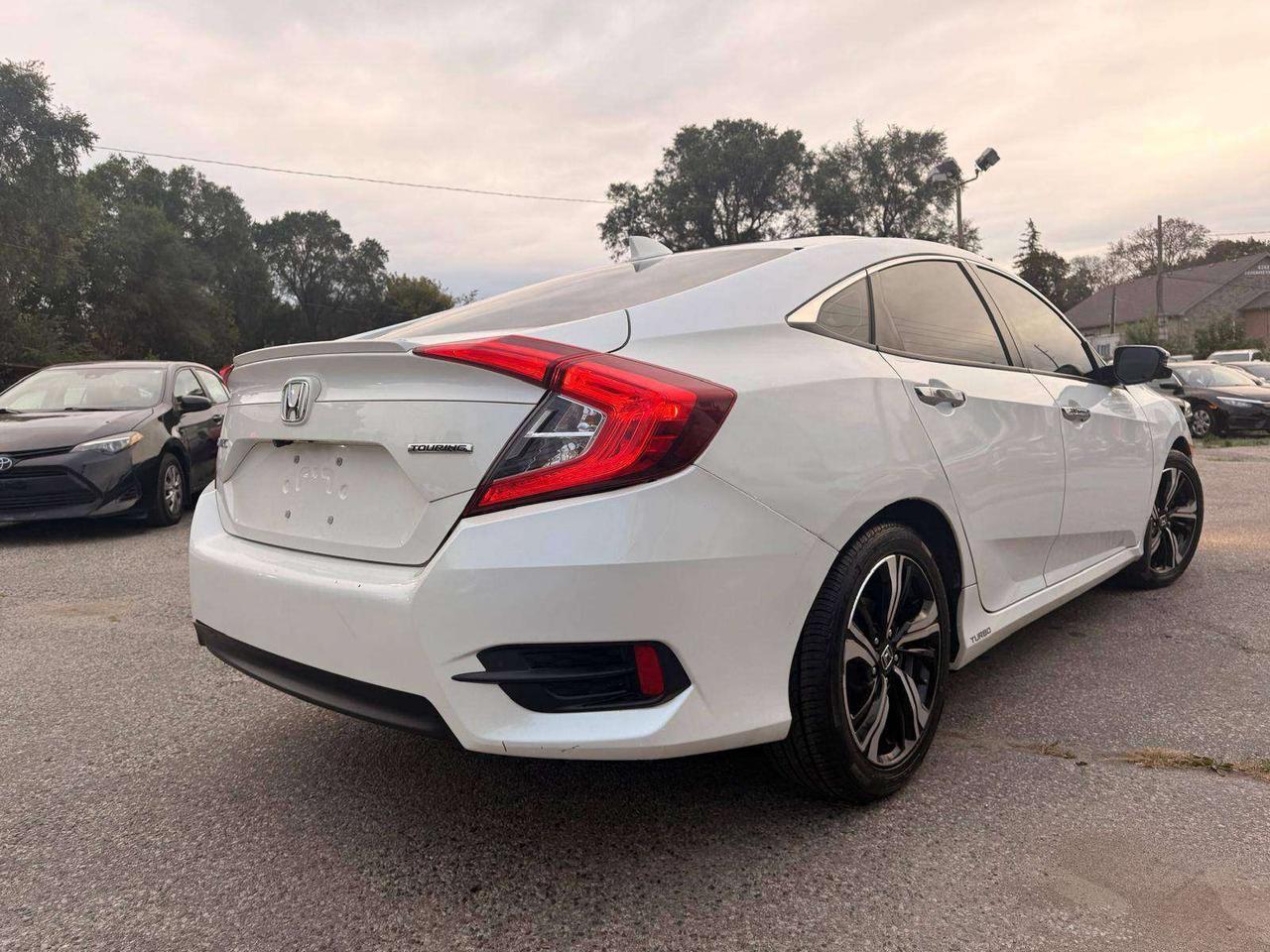 2018 Honda Civic Touring CVT Photo