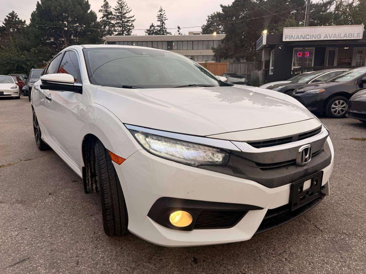 2018 Honda Civic Touring CVT Photo