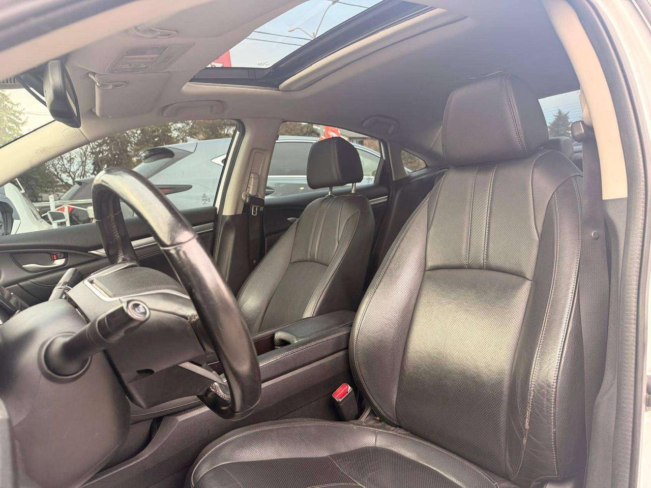 2018 Honda Civic Touring CVT Photo