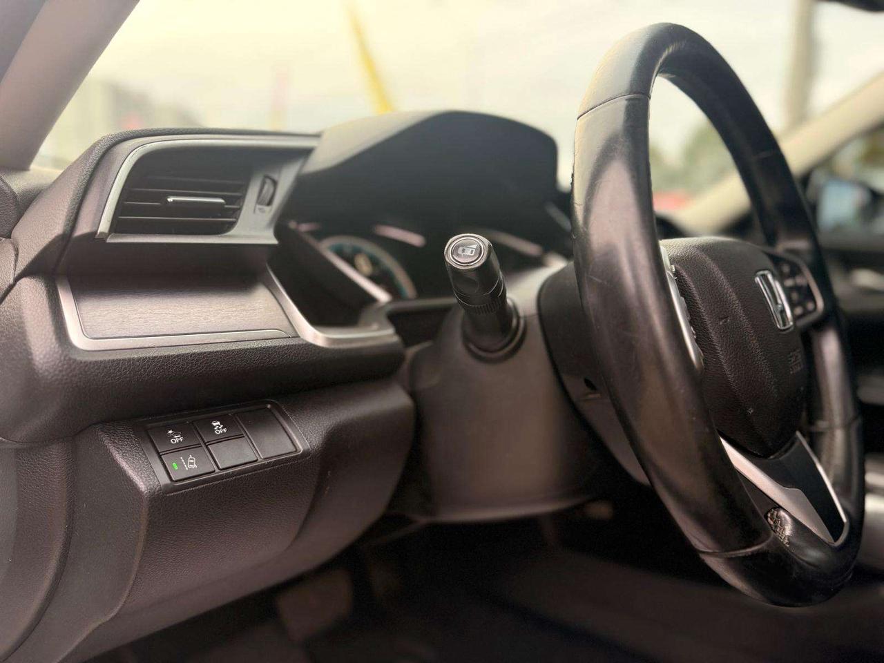 2018 Honda Civic Touring CVT Photo