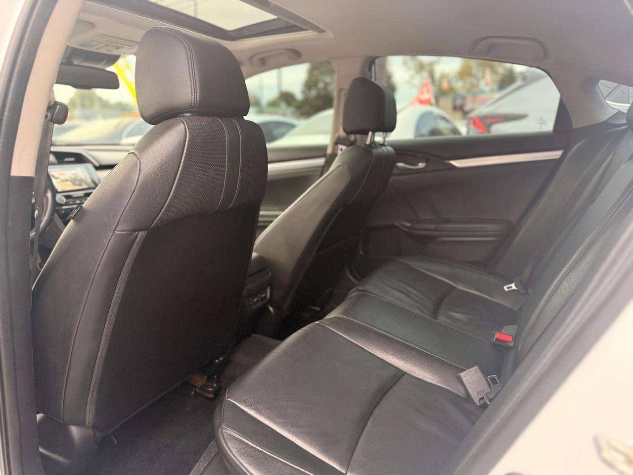 2018 Honda Civic Touring CVT Photo