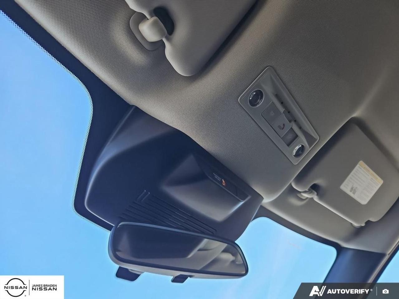 2027 Nissan Leaf S FWD Photo
