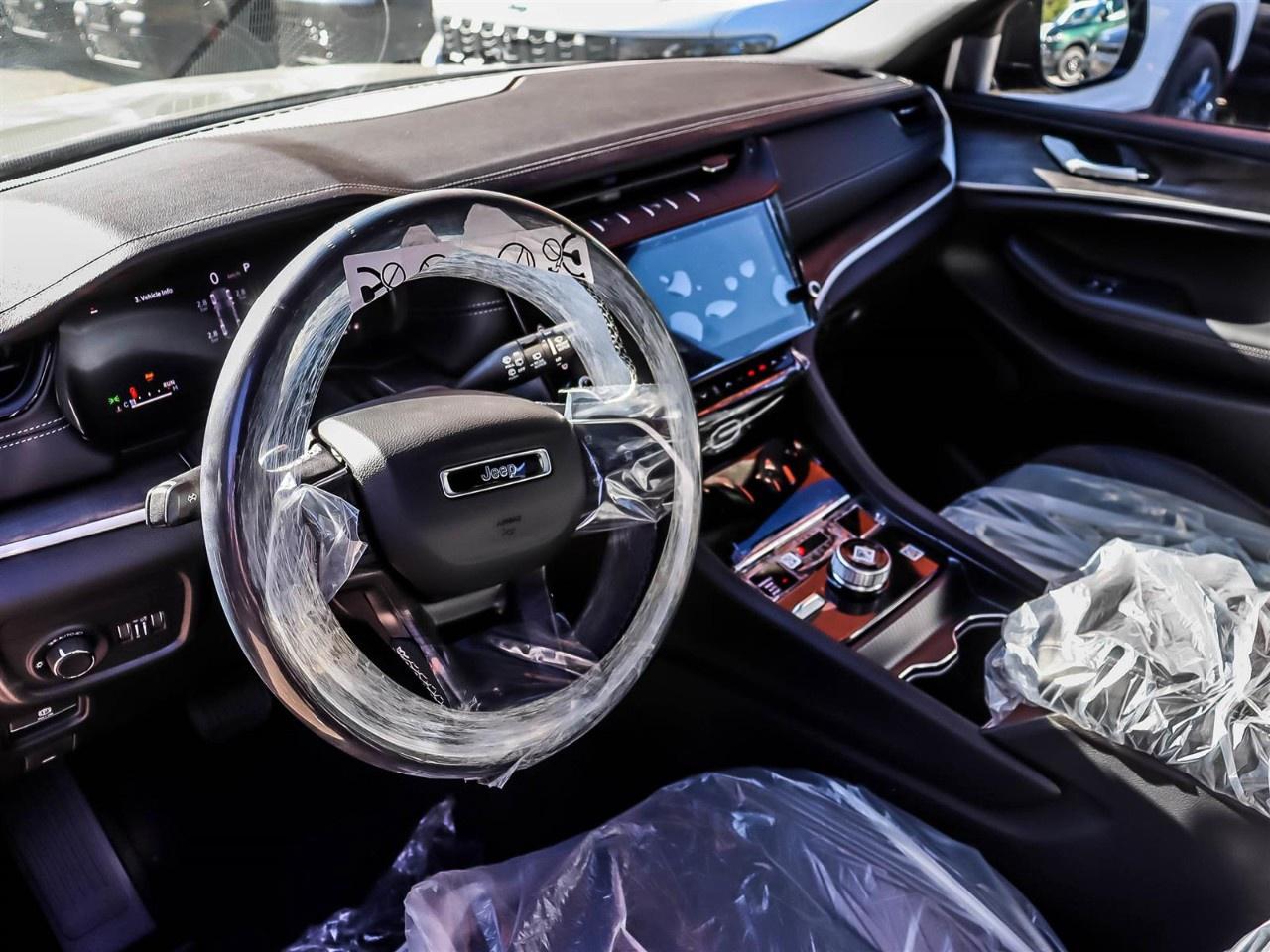 2027 Jeep Grand Cherokee Laredo Altitude 4x4 Photo