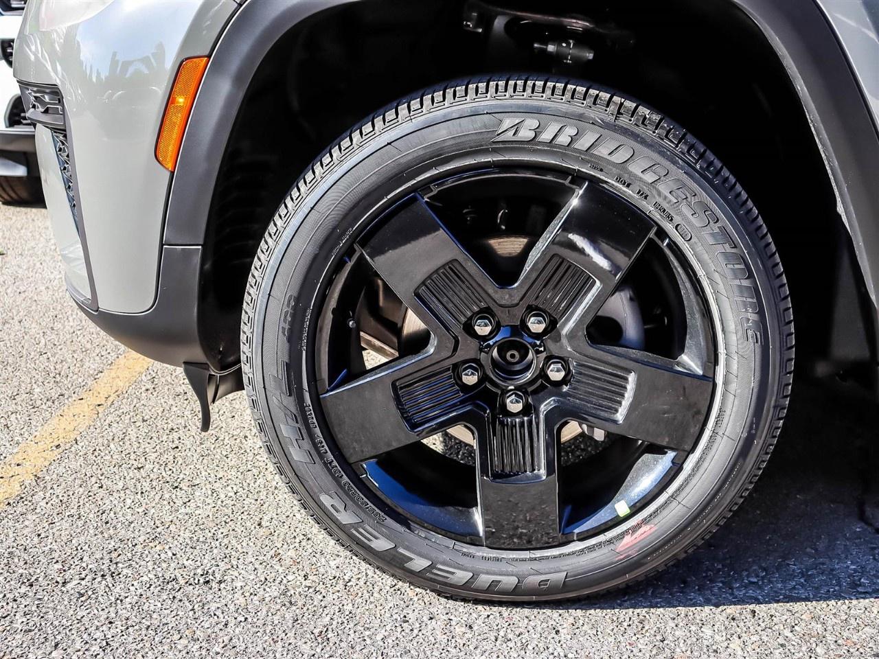 2027 Jeep Grand Cherokee Laredo Altitude 4x4 Photo