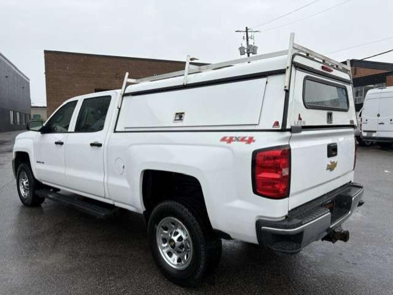 2015 Chevrolet Silverado 2500 4X4 CREW CAB-LEER CAP-CARGO BED SLIDE-1 OWNER Photo