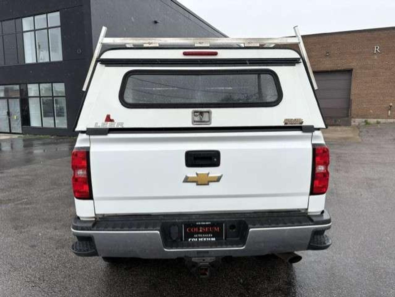 2015 Chevrolet Silverado 2500 4X4 CREW CAB-LEER CAP-CARGO BED SLIDE-1 OWNER Photo4