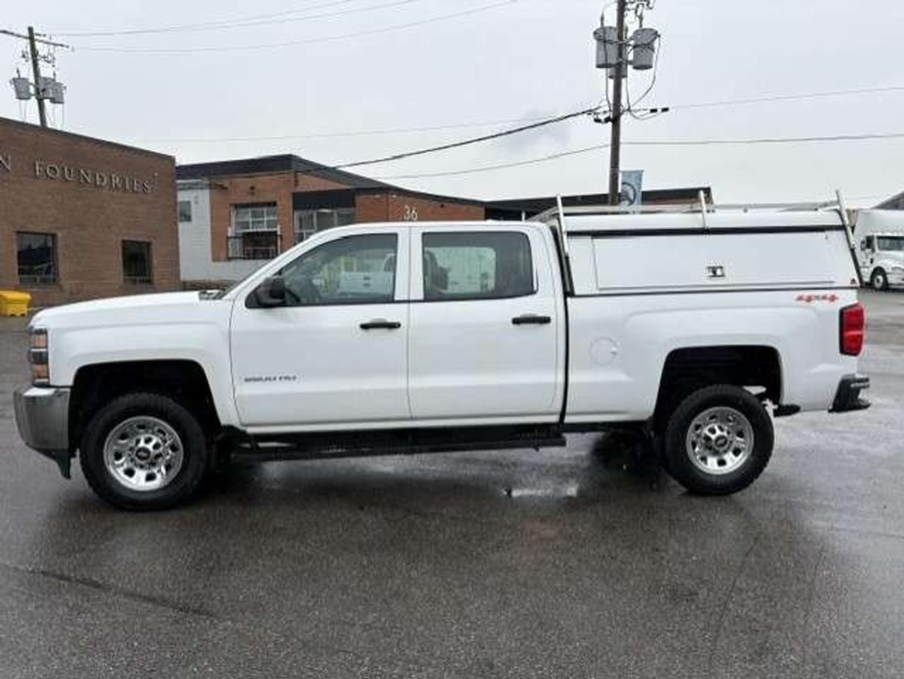 2015 Chevrolet Silverado 2500 4X4 CREW CAB-LEER CAP-CARGO BED SLIDE-1 OWNER Photo