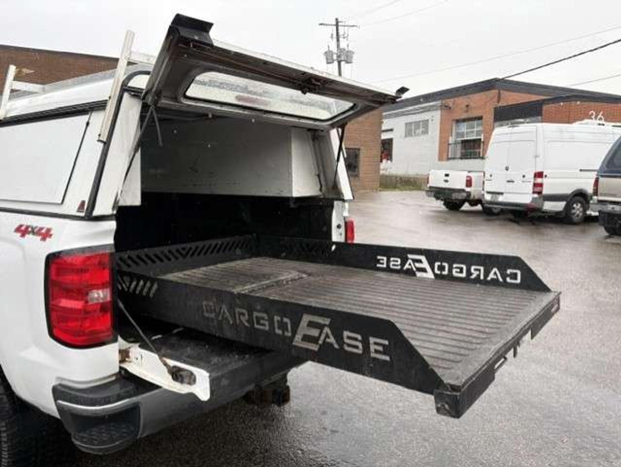2015 Chevrolet Silverado 2500 4X4 CREW CAB-LEER CAP-CARGO BED SLIDE-1 OWNER Photo