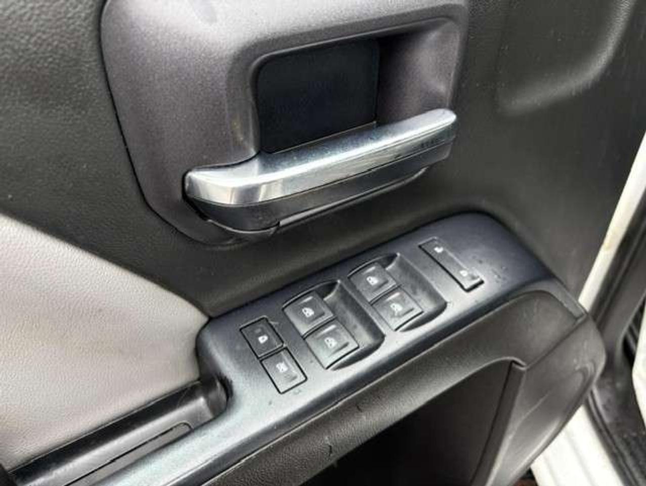 2015 Chevrolet Silverado 2500 4X4 CREW CAB-LEER CAP-CARGO BED SLIDE-1 OWNER Photo
