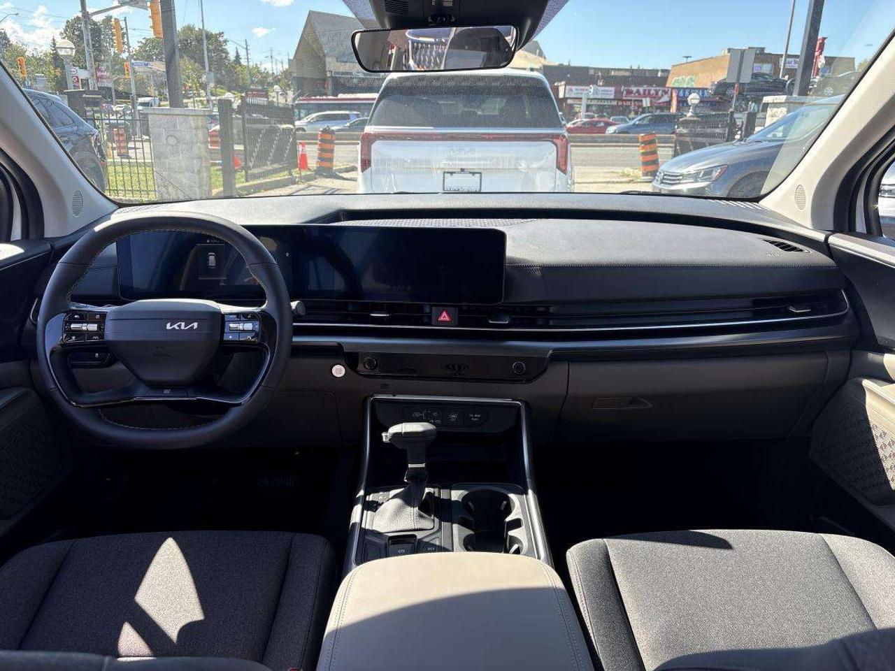 2027 Kia Carnival LX+ (New Vehicle) Photo
