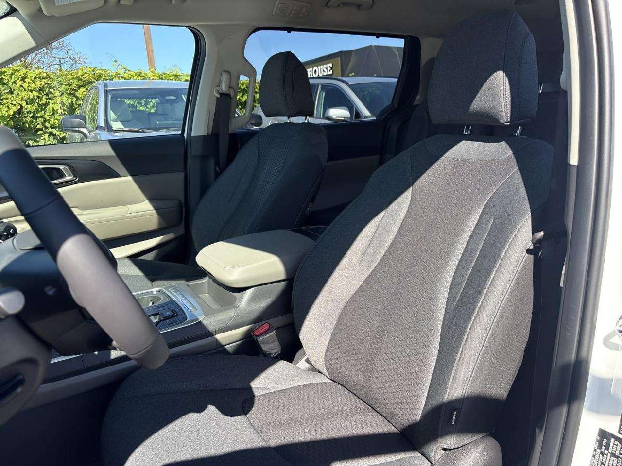 2027 Kia Carnival LX+ (New Vehicle) Photo
