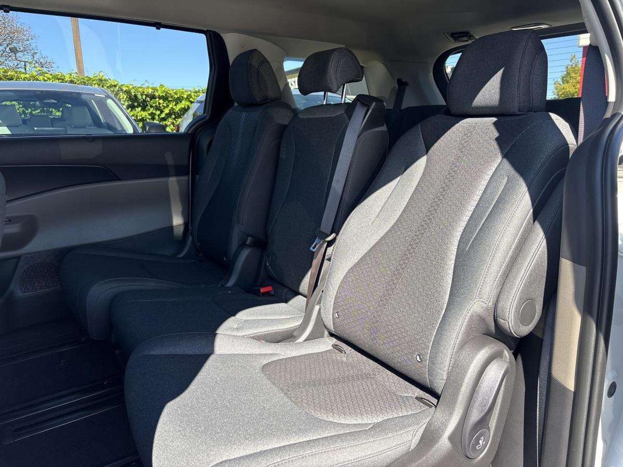 2027 Kia Carnival LX+ (New Vehicle) Photo