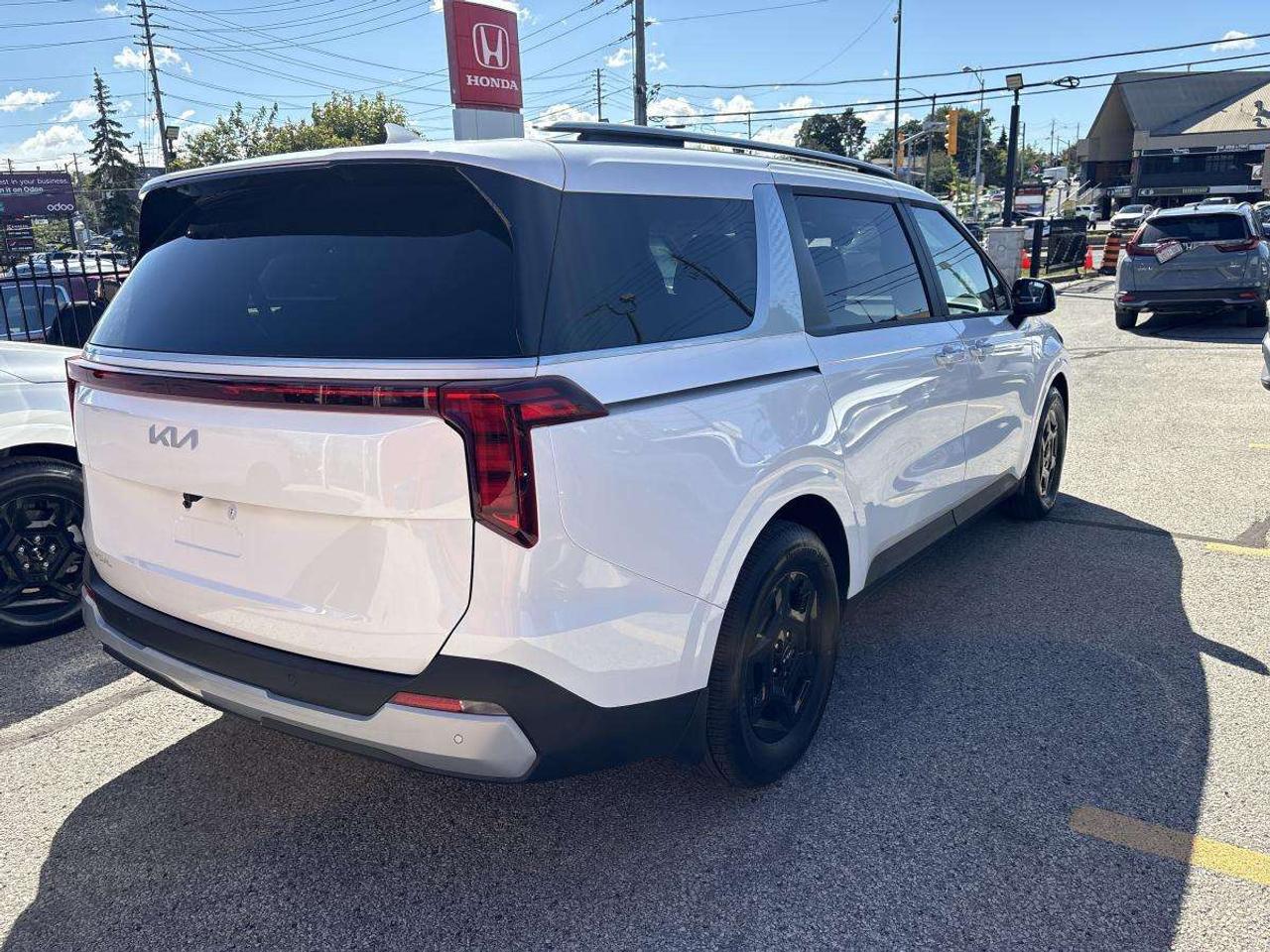 2027 Kia Carnival LX+ (New Vehicle) Photo