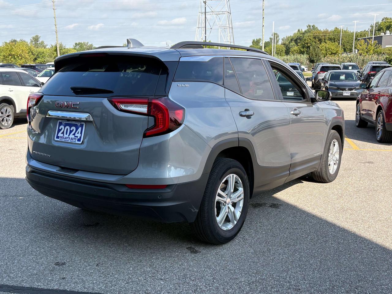 2024 GMC Terrain SLE FWD   Factory Warranty   Clean Carfax Photo
