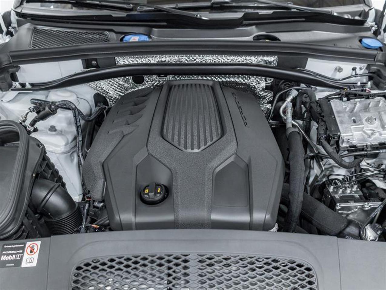 2026 Porsche Macan  Photo1