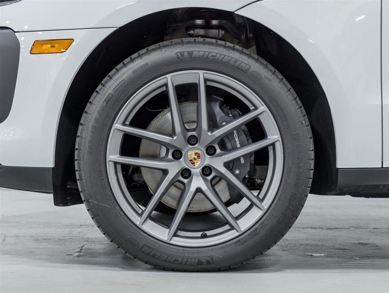 2026 Porsche Macan  Photo4