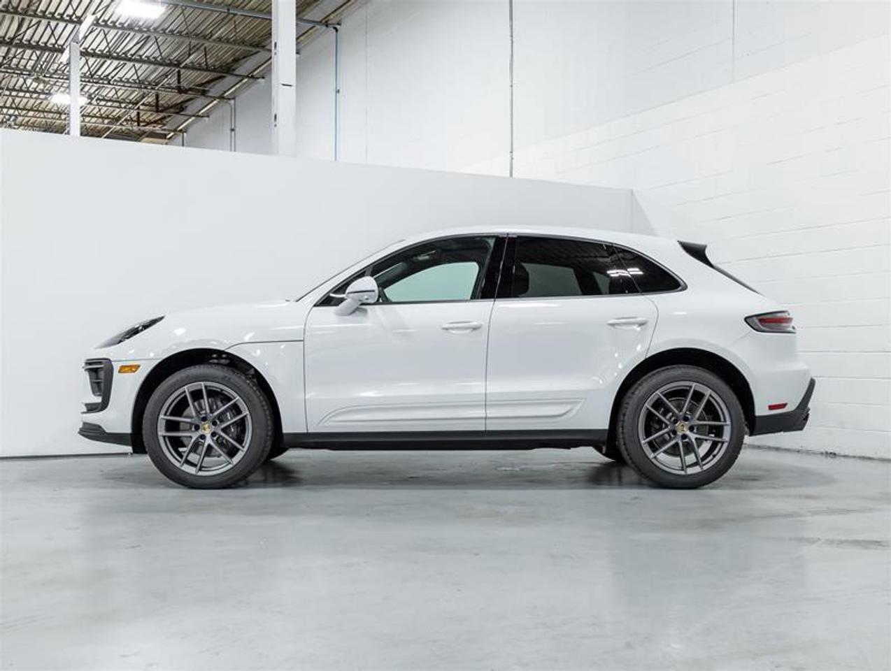 2026 Porsche Macan  Photo3