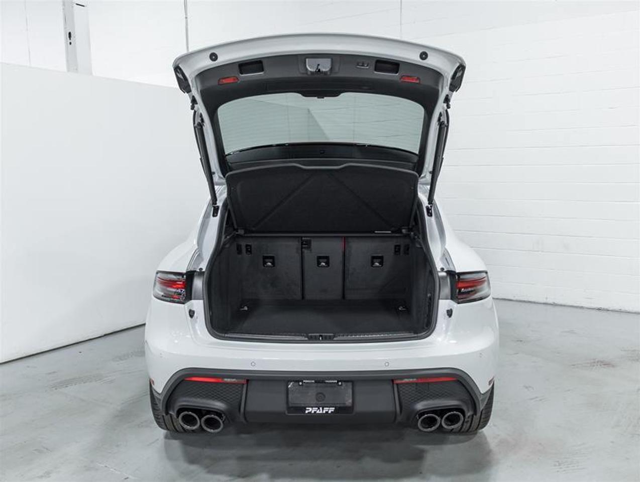 2026 Porsche Macan  Photo