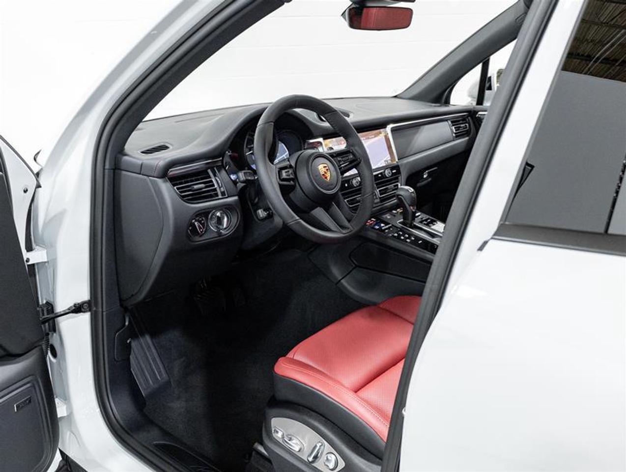 2026 Porsche Macan  Photo