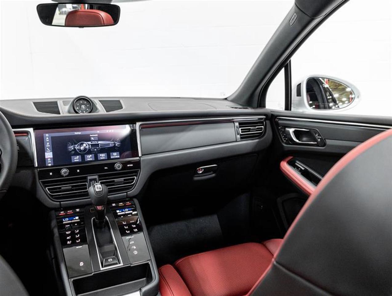 2026 Porsche Macan  Photo