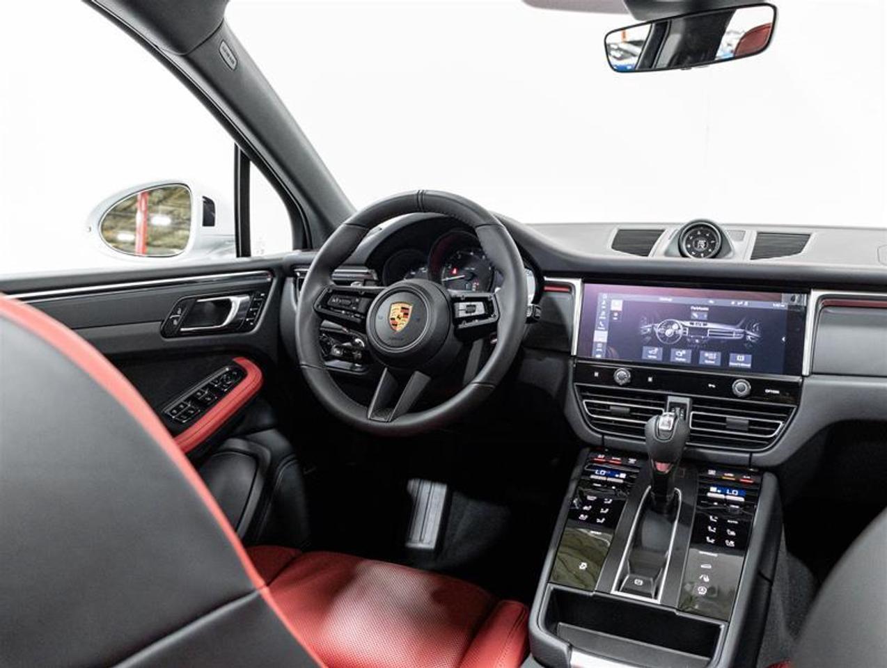 2026 Porsche Macan  Photo