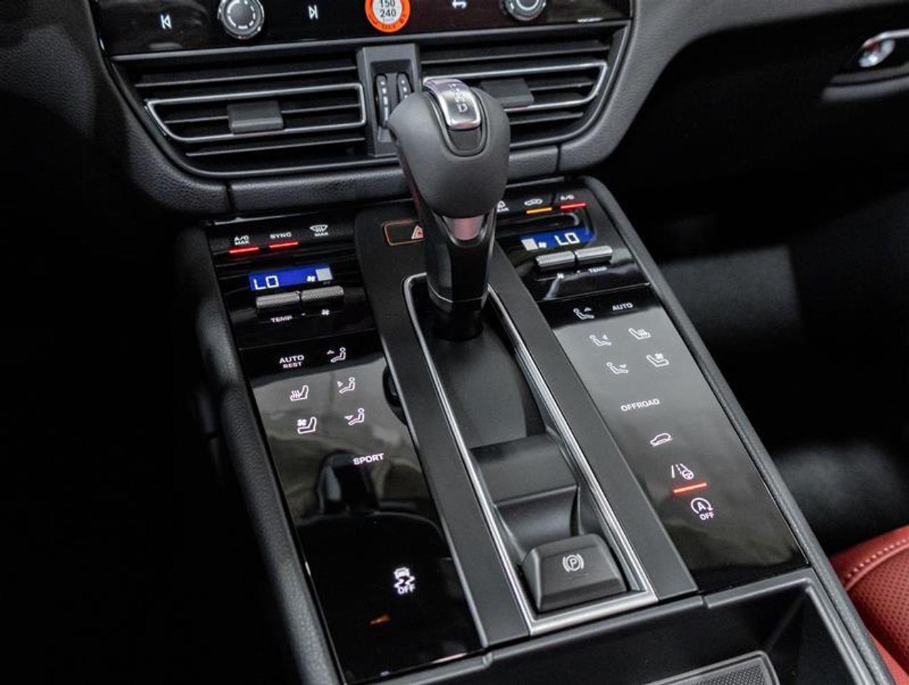 2026 Porsche Macan  Photo