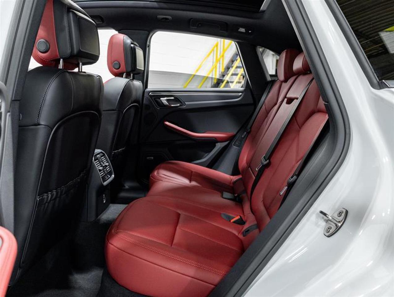 2026 Porsche Macan  Photo