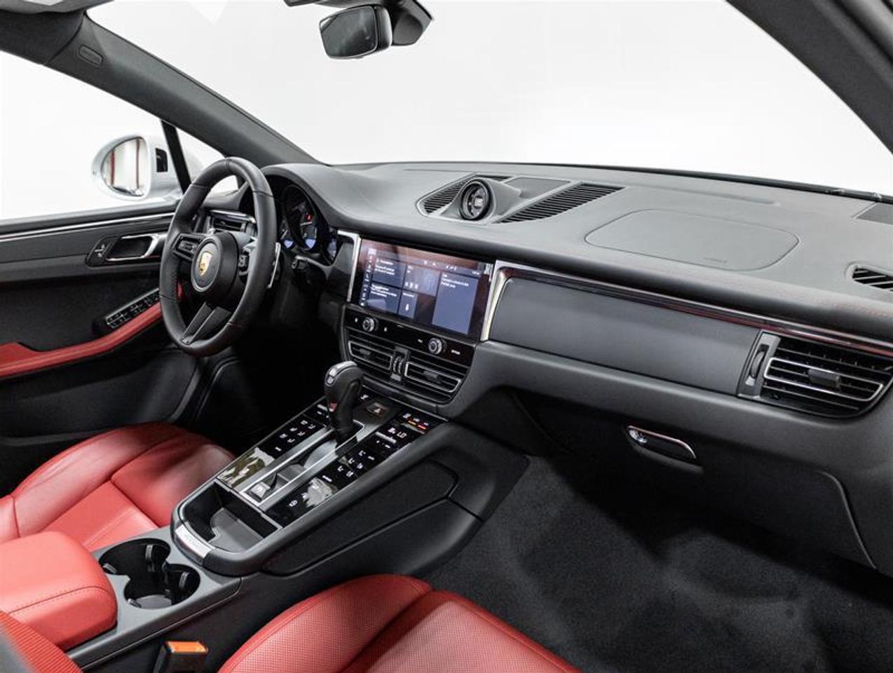 2026 Porsche Macan  Photo