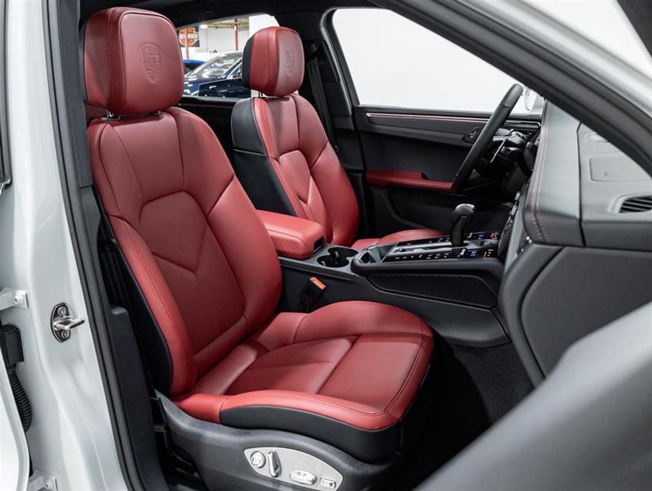 2026 Porsche Macan  Photo