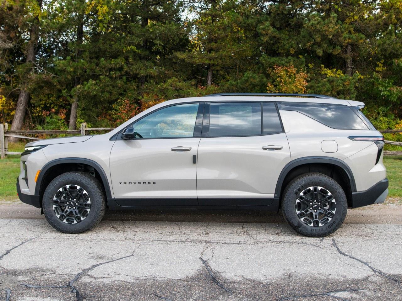 2027 Chevrolet Traverse AWD 4dr Z71 Photo1