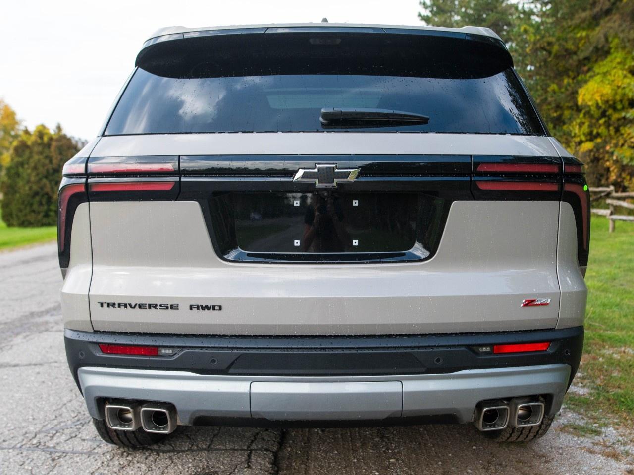 2027 Chevrolet Traverse AWD 4dr Z71 Photo3