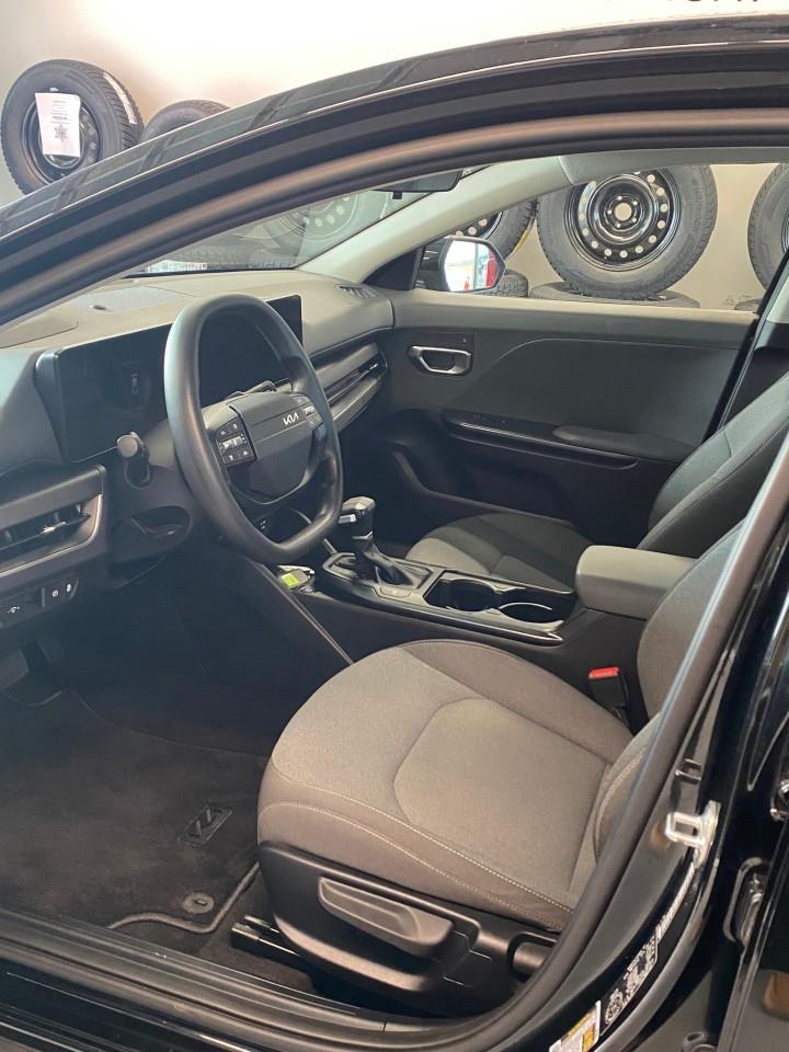 2025 Kia K4 LX 4dr Sedan Photo