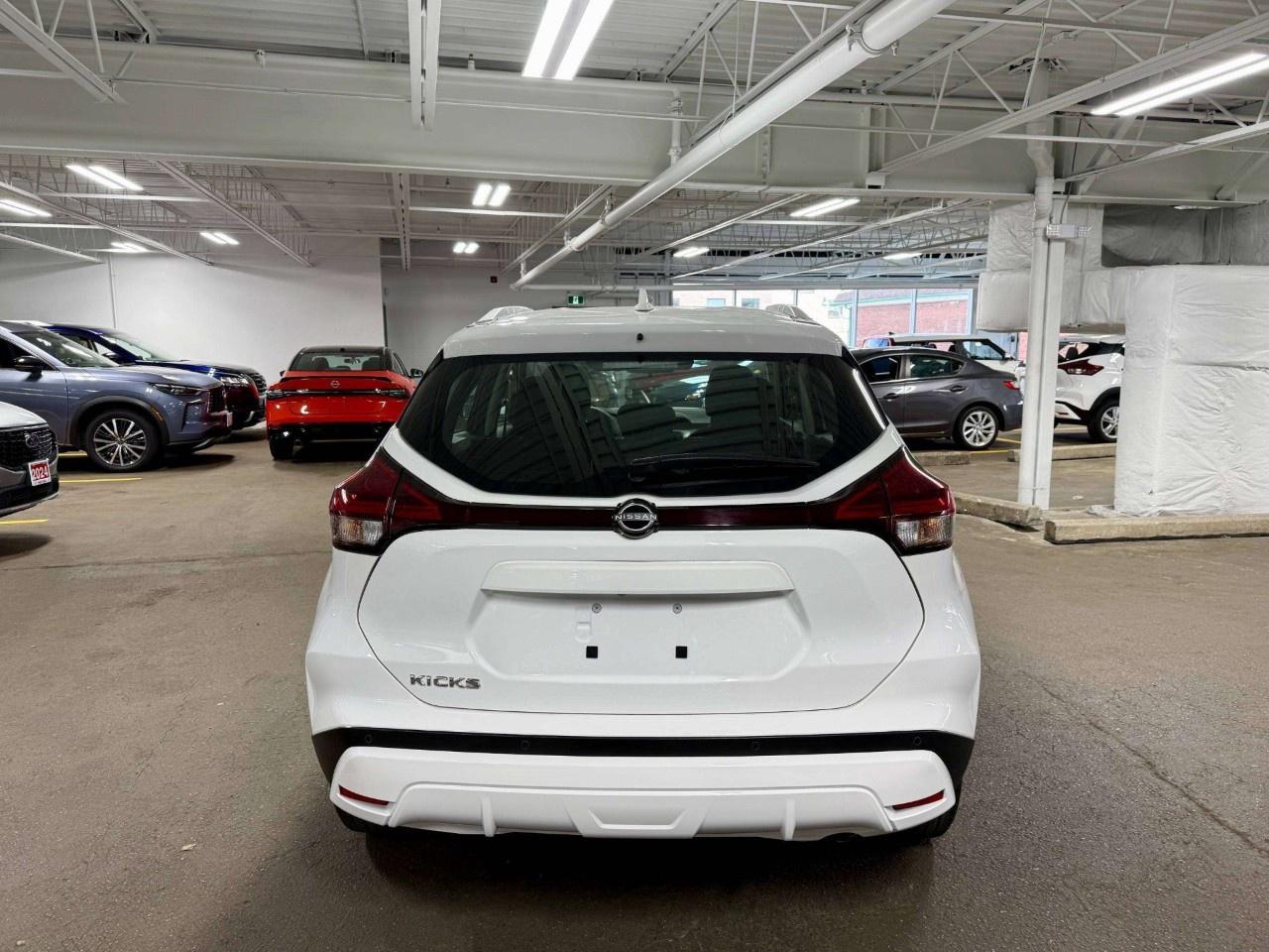 2025 Nissan Kicks Play SV FWD Photo