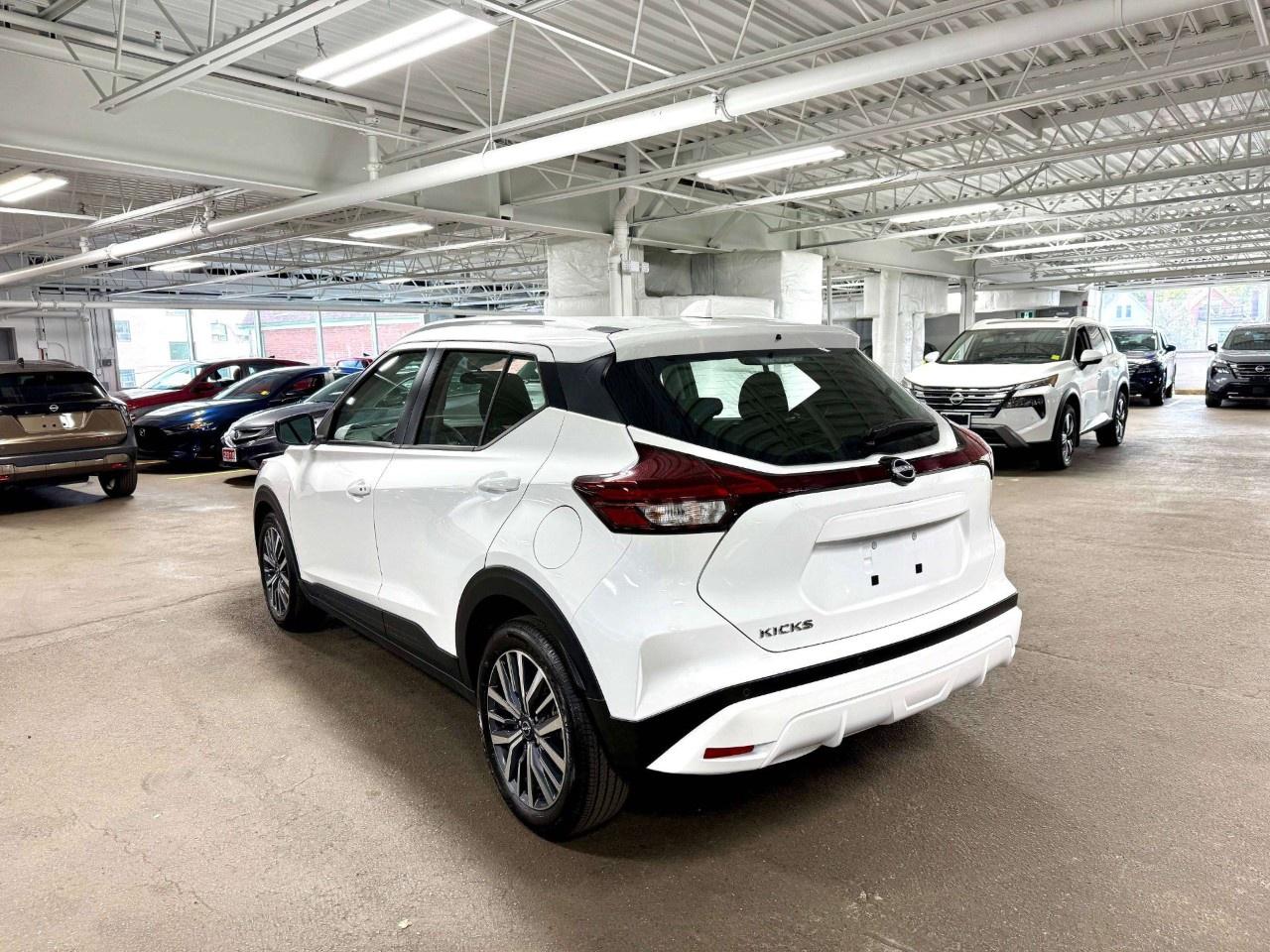 2025 Nissan Kicks Play SV FWD Photo