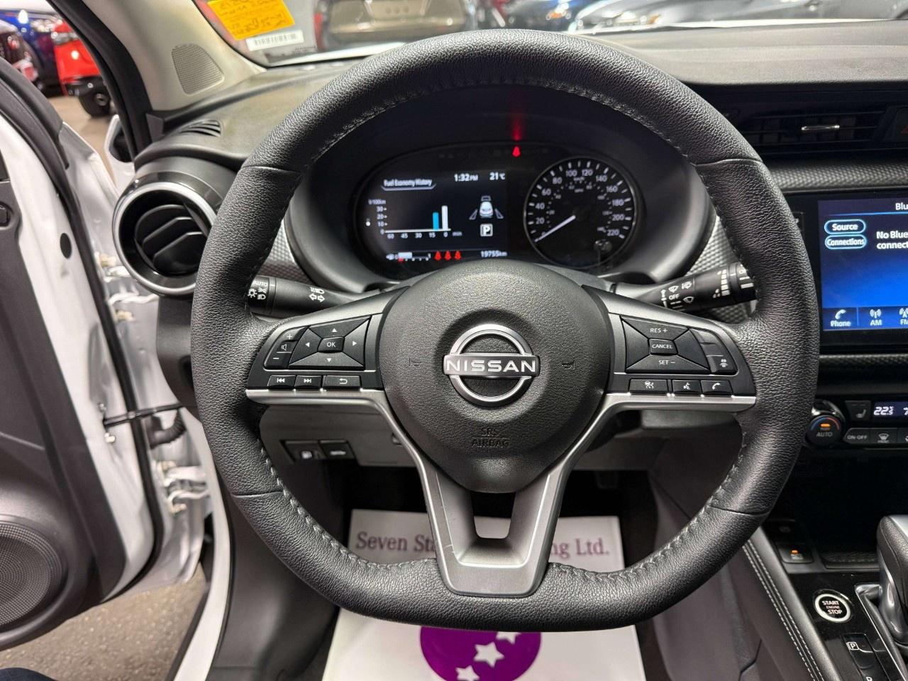 2025 Nissan Kicks Play SV FWD Photo