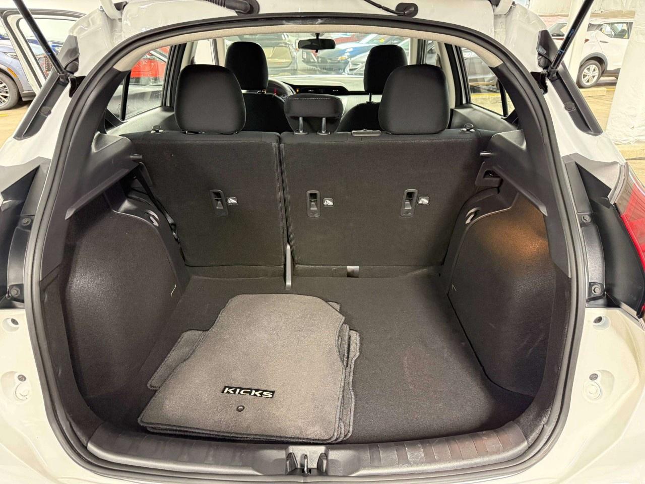 2025 Nissan Kicks Play SV FWD Photo