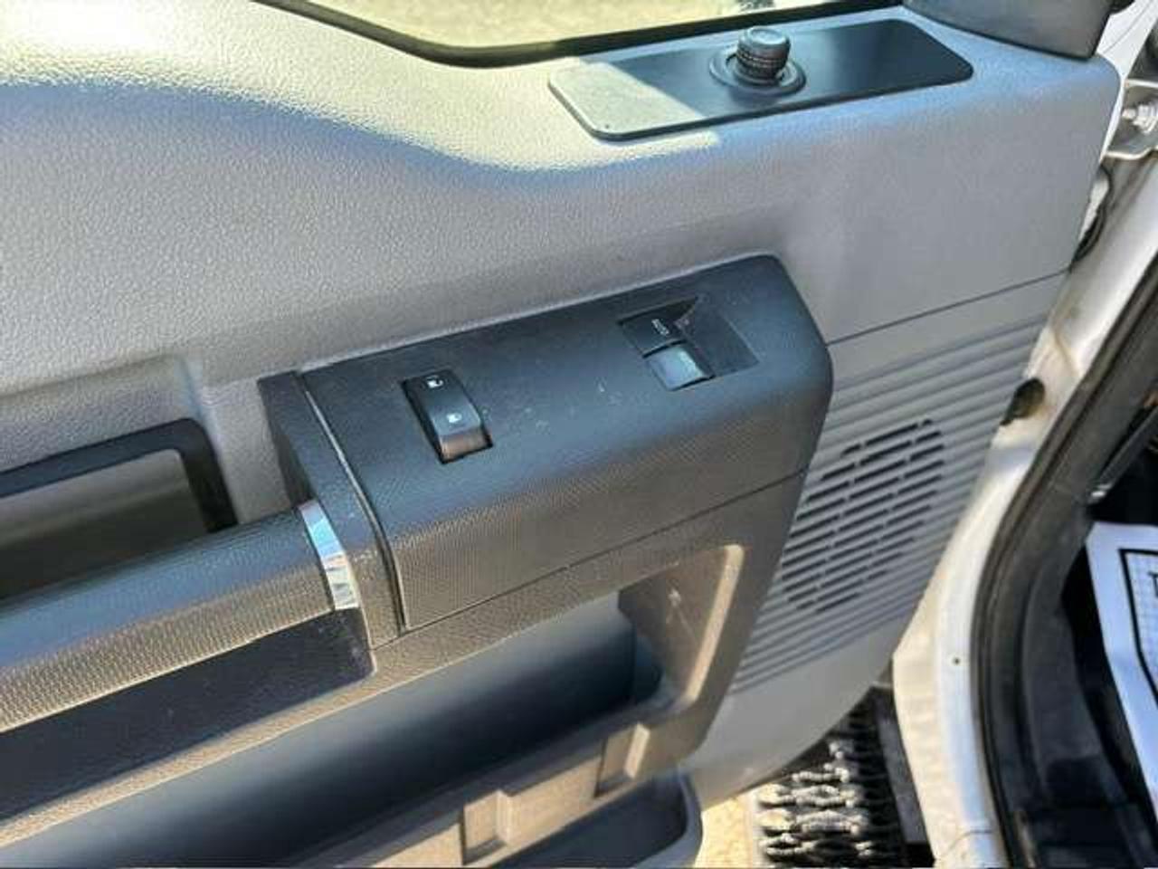 2013 Ford F-250 4WD 6.7L DIESEL **MEYER SNOW PLOW-P/LIFTGATE** Photo