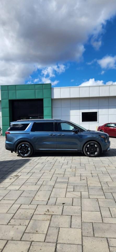 2025 Kia Carnival EX Passenger Van Photo3