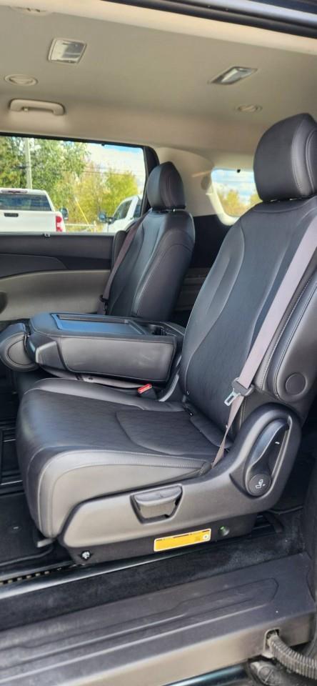 2025 Kia Carnival EX Passenger Van Photo