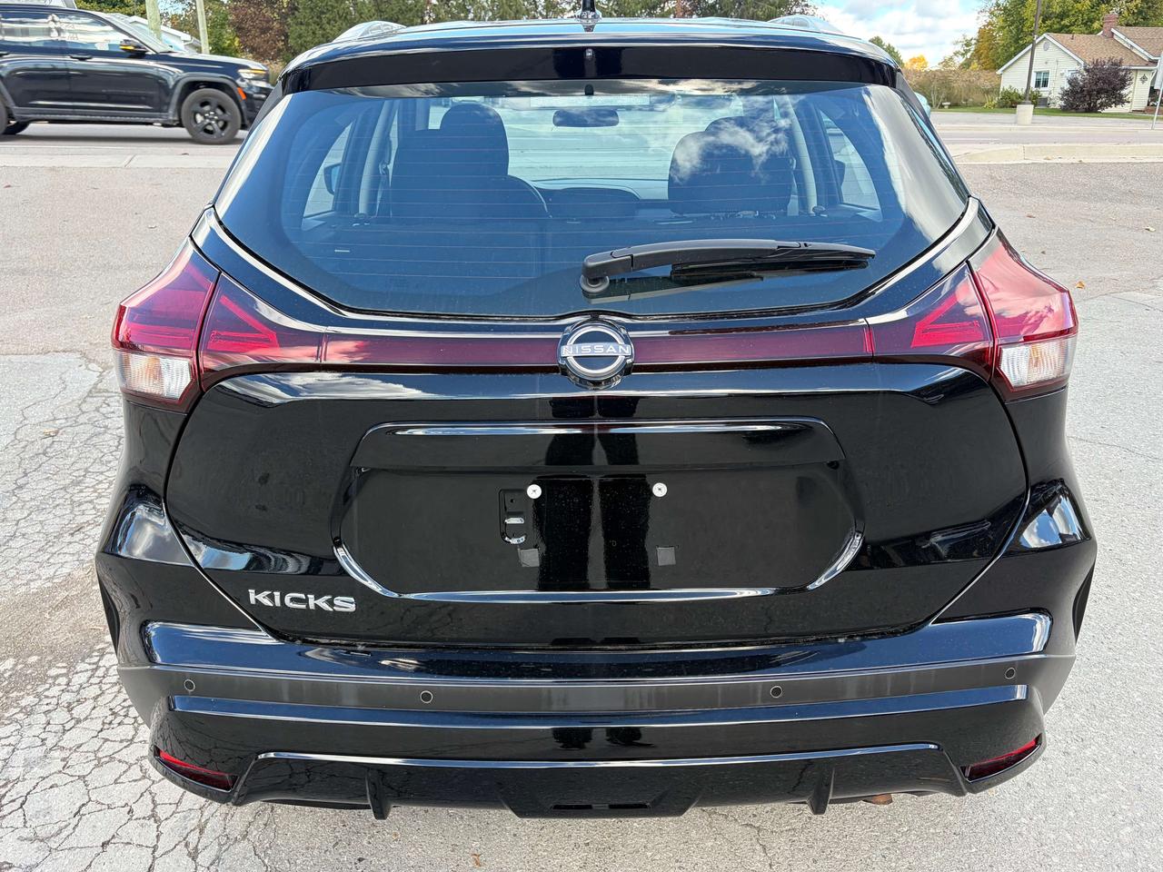 2025 Nissan Kicks SV/AWD/HEATED SEATS/BACK UP CAM/CALL PICTON Photo