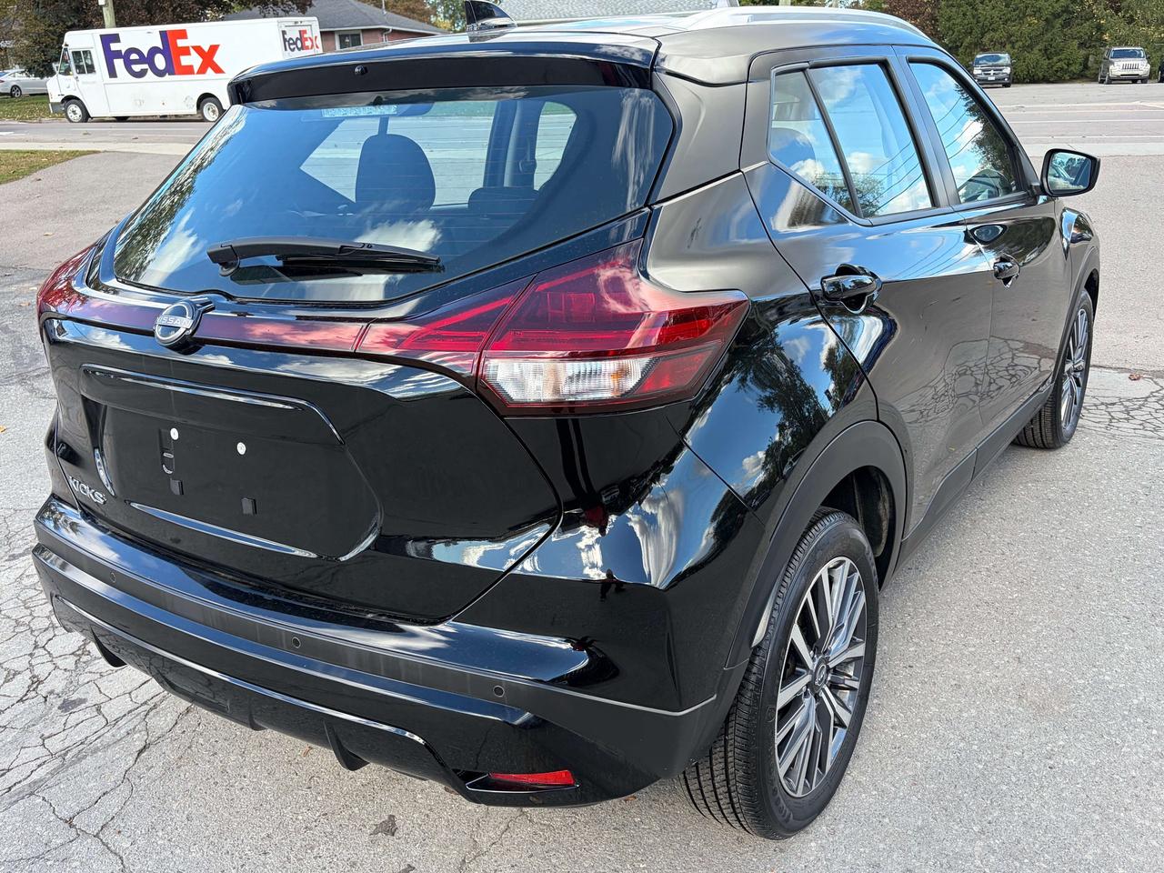 2025 Nissan Kicks SV/AWD/HEATED SEATS/BACK UP CAM/CALL PICTON Photo