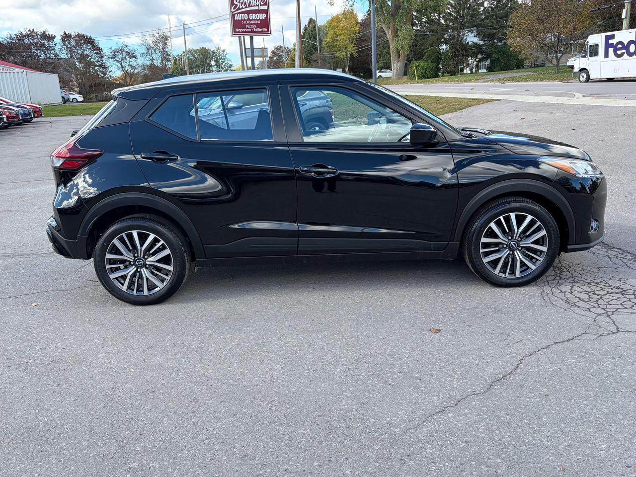 2025 Nissan Kicks SV/AWD/HEATED SEATS/BACK UP CAM/CALL PICTON Photo