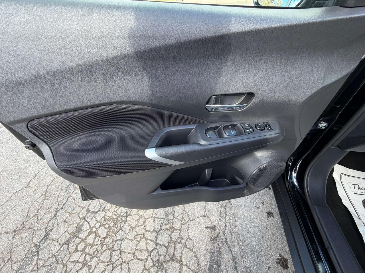 2025 Nissan Kicks SV/AWD/HEATED SEATS/BACK UP CAM/CALL PICTON Photo