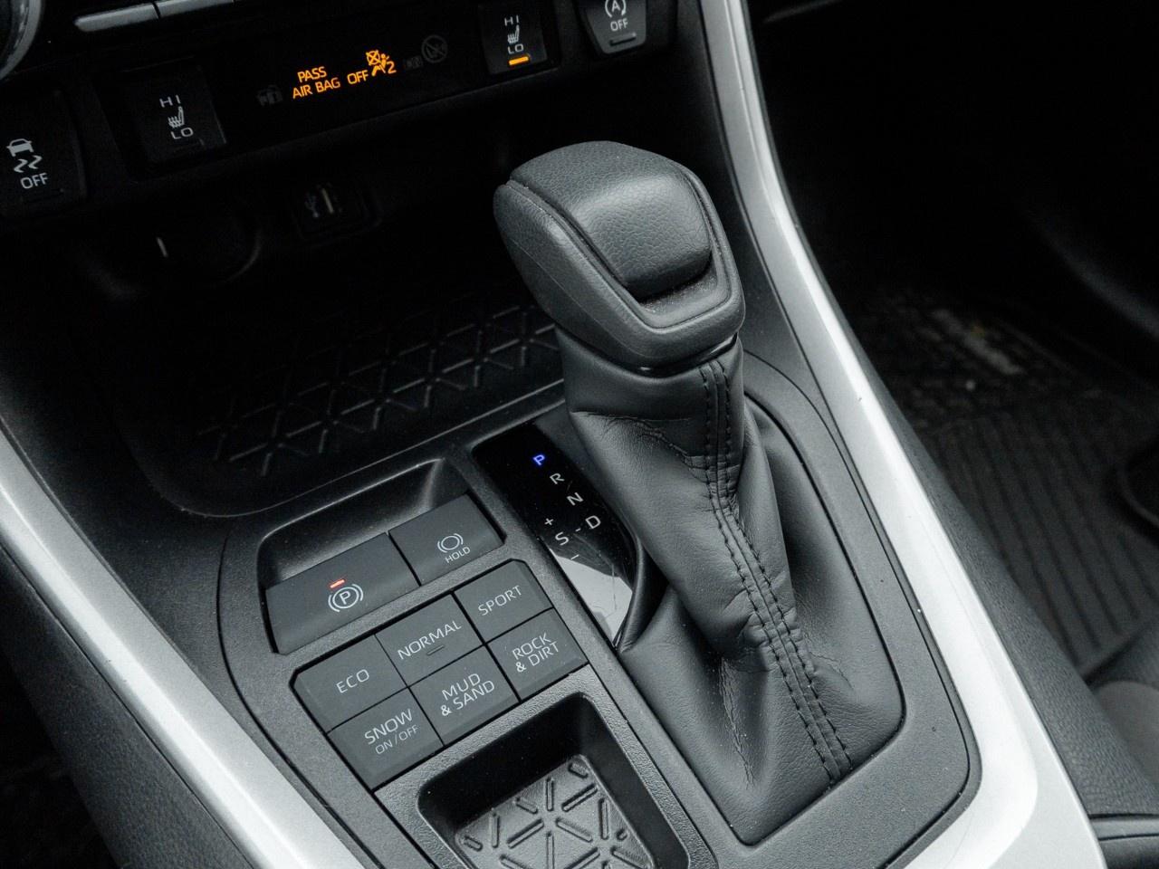 2025 Toyota RAV4 LE AWD Photo