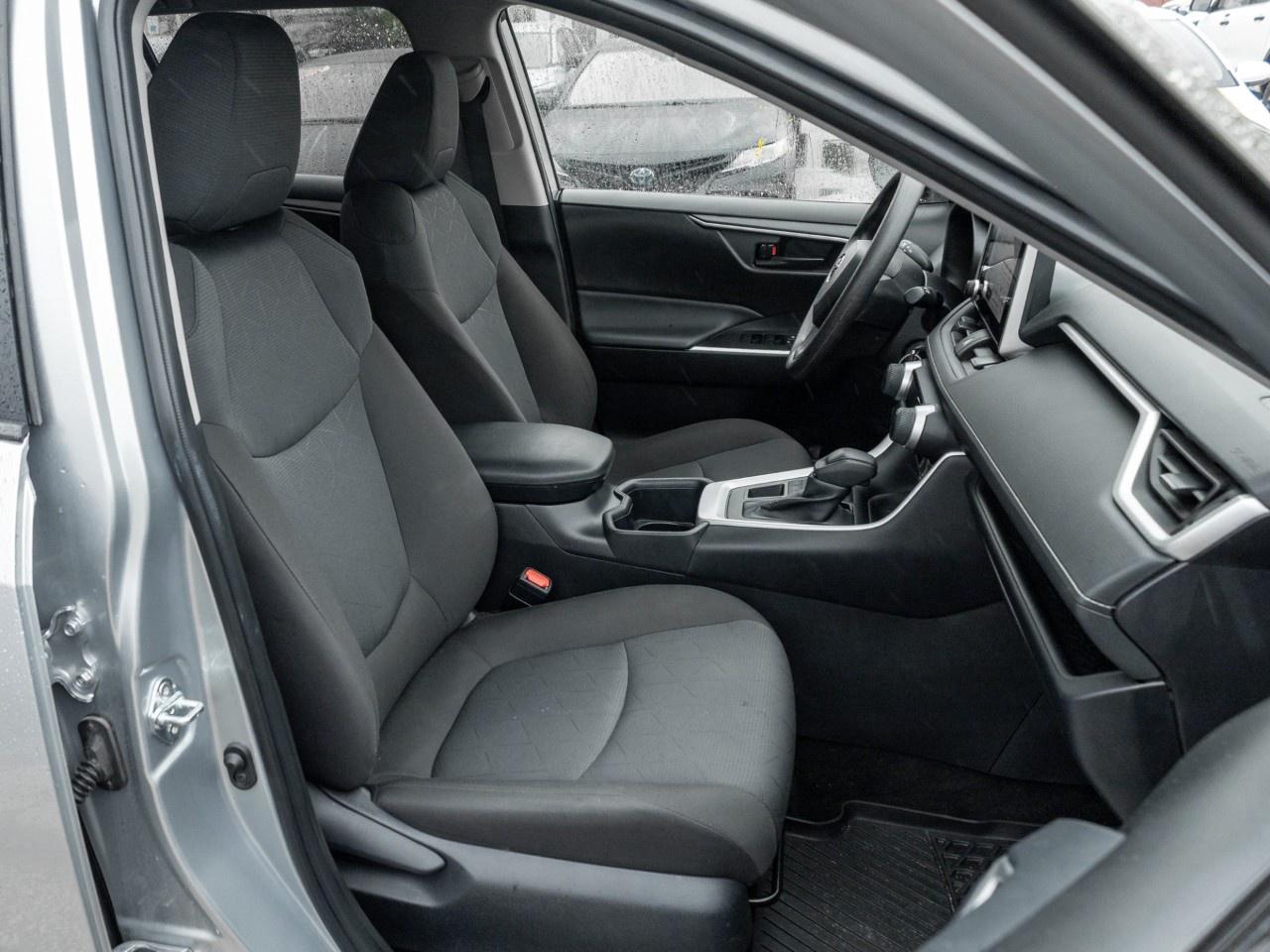 2025 Toyota RAV4 LE AWD Photo