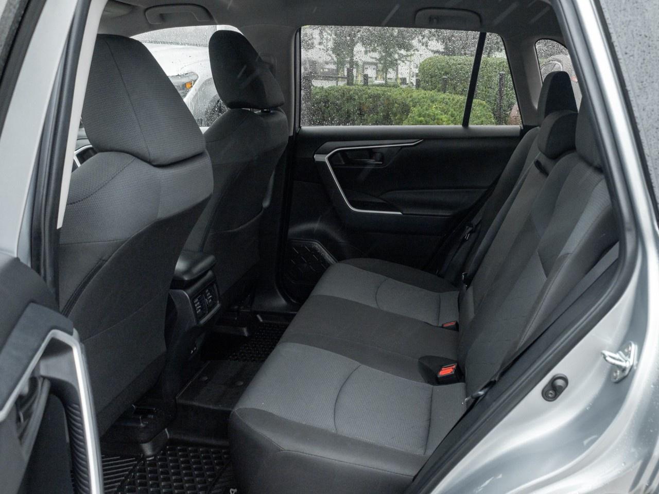 2025 Toyota RAV4 LE AWD Photo