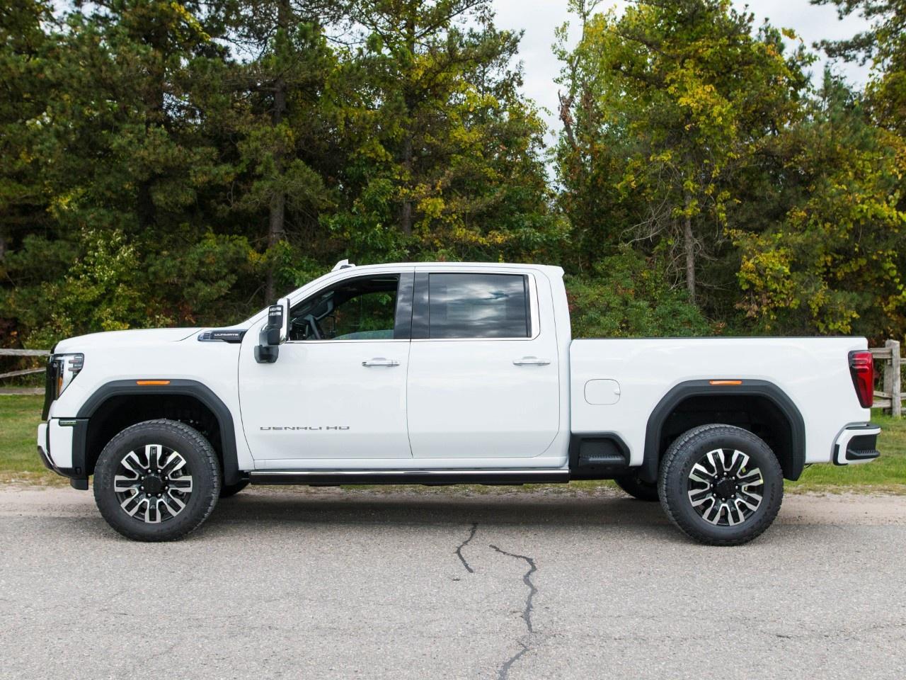 2026 GMC SIERRA 2500HD Crew Cab Standard Box 4-Wheel Drive Denali Ultimate Photo