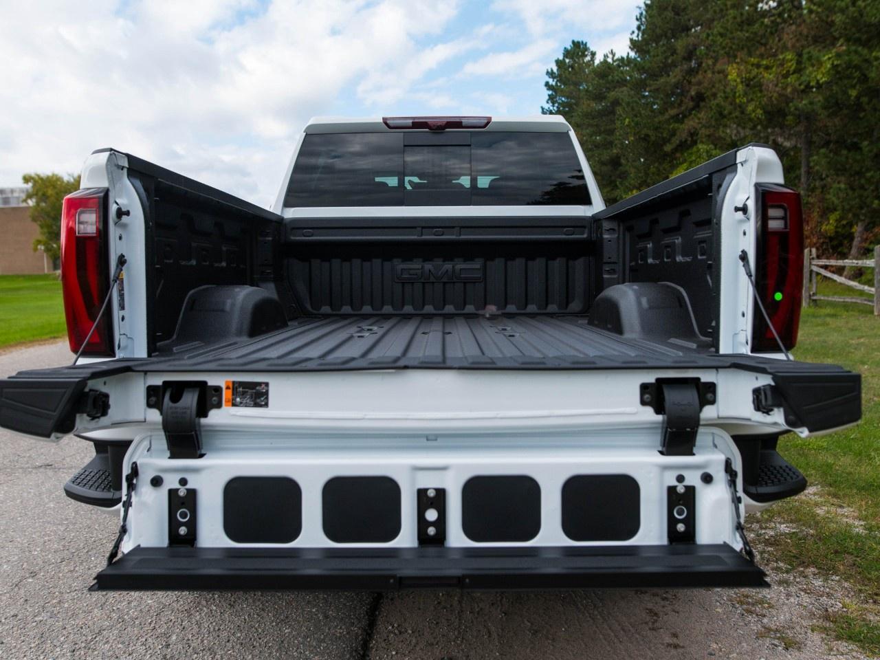 2026 GMC SIERRA 2500HD Crew Cab Standard Box 4-Wheel Drive Denali Ultimate Photo